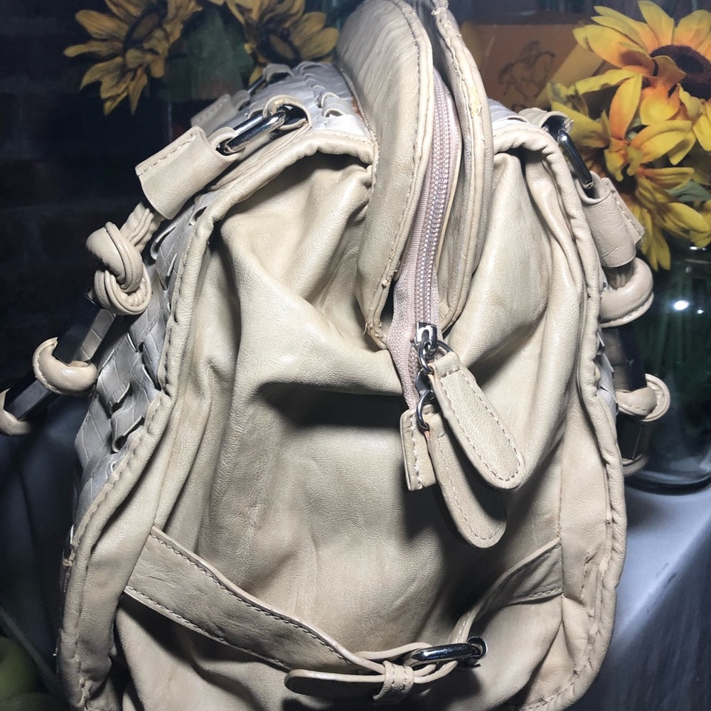Galian Shoulder Bag - Picture 7 of 8